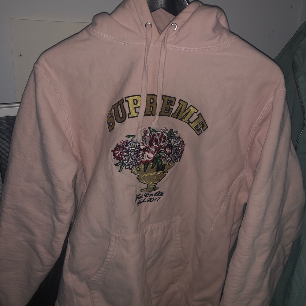 SOLD 2016 pink supreme flower centerpiece hoodie
